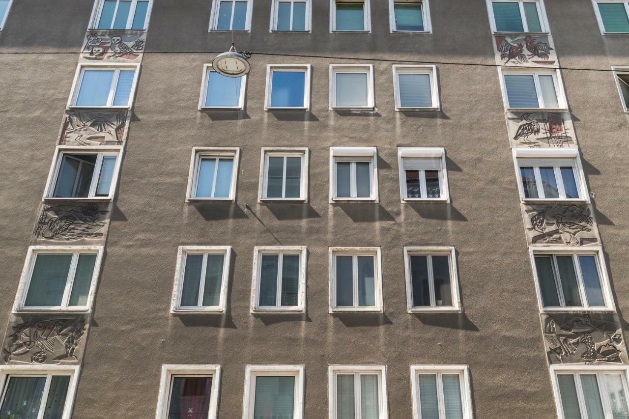 Apartment Szene By Ichbucheat Wien